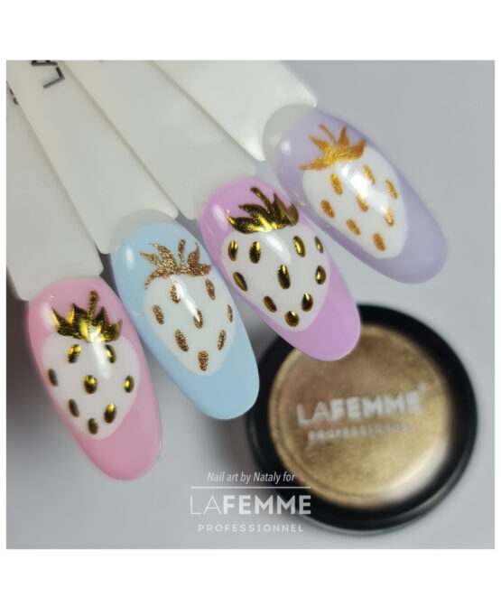 nail art colori pastello con decori oro fragole