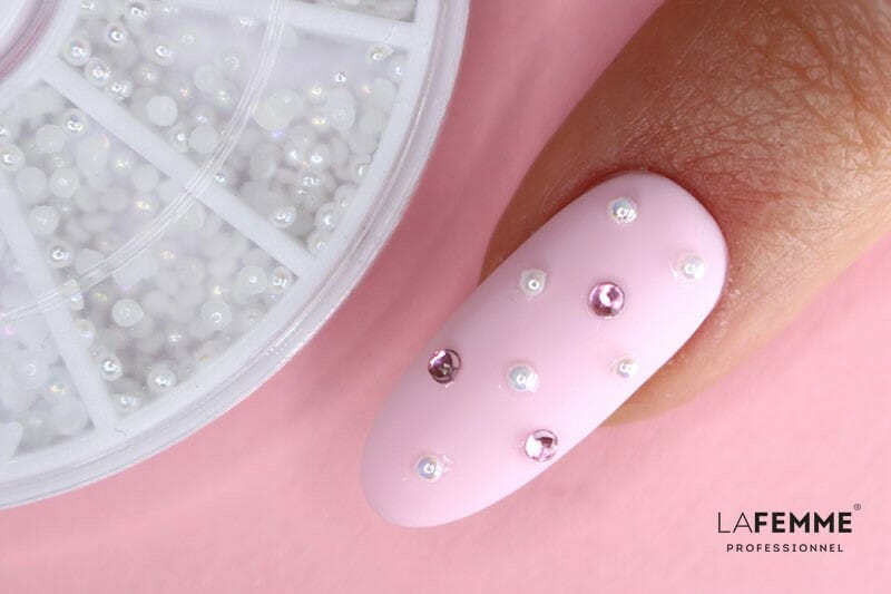 Come realizzare delle unghie rosa confetto con strass