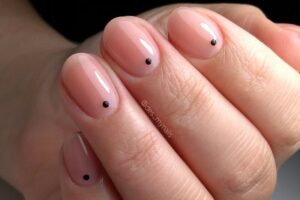 Black Accent Manicure- Unghie Con Puntino La Femme