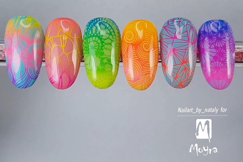 Stamping per Unghie & Pigmenti Colorati: la Nail Art più cool del 2021!