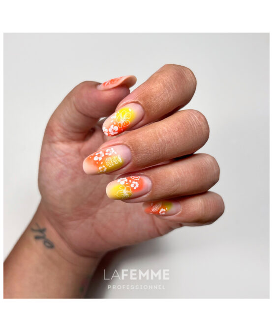 nail art gialla e arancione con fiori hawaii