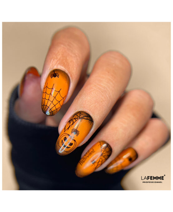 Smalto semipermanente arancione con stamping di halloween