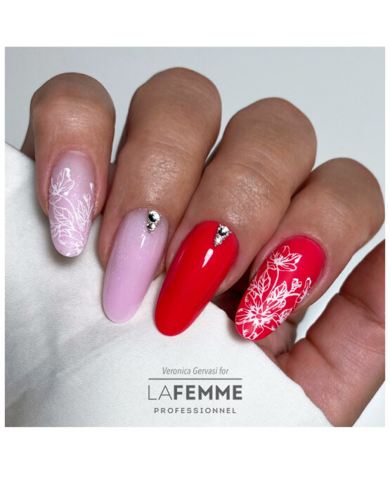 nailart floreale rosa e rossa