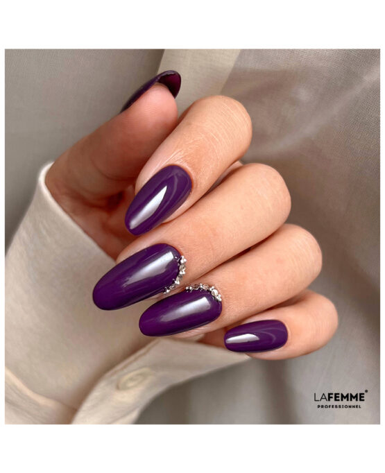 nail art viola scuro - prugna