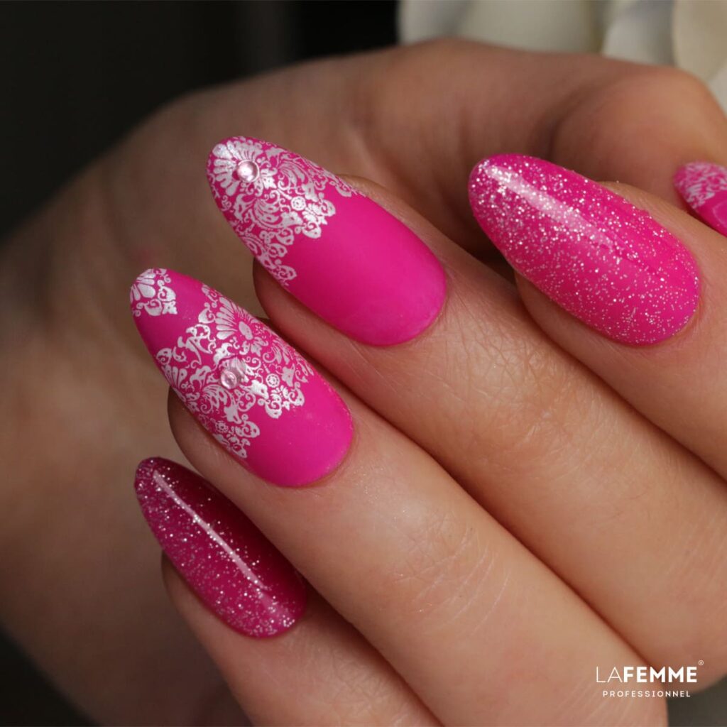 Unghie fucsia con glitter