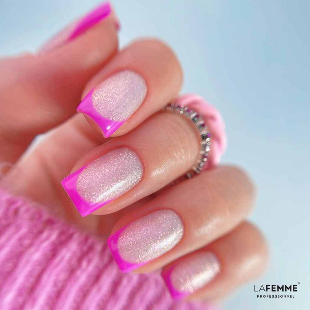 manicure glitterata e la french fucsia