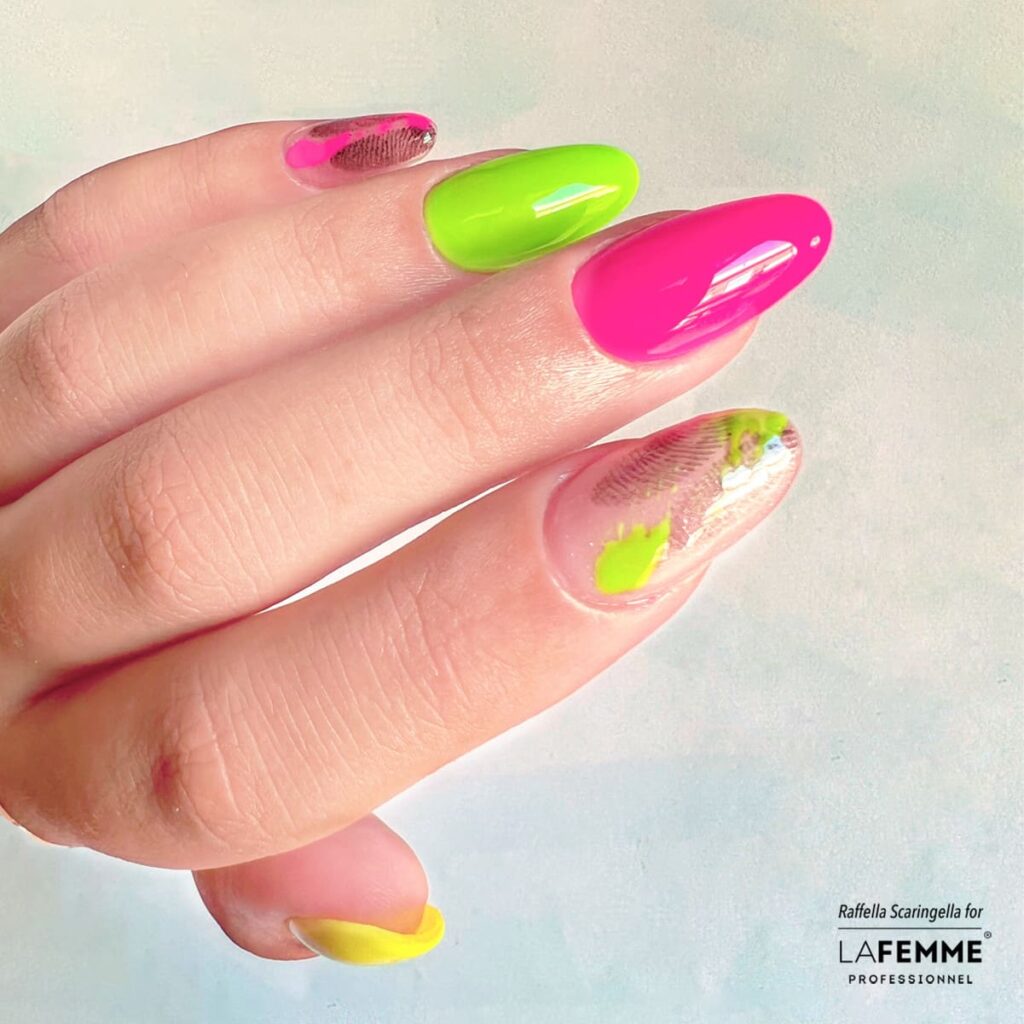 unghie fucsia con verde neon