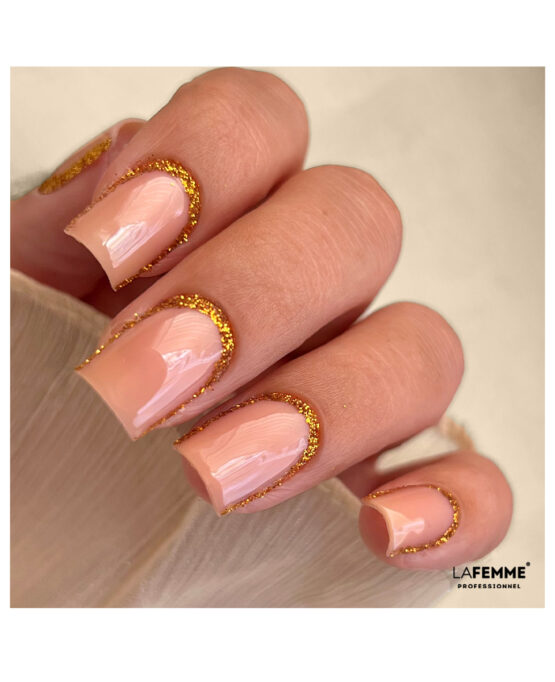 Manicure natural con Glitter oro