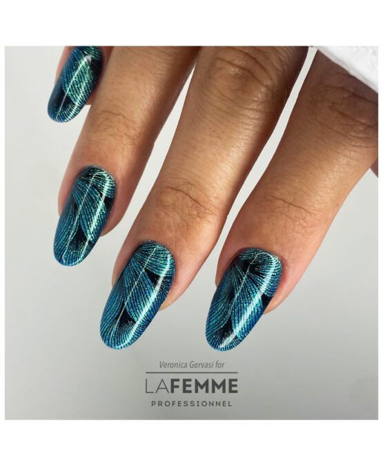 Nailart turchese shimmer con tecnica stamping